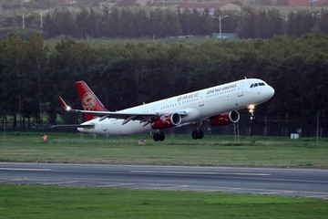 吉祥航空飛機(jī)起飛