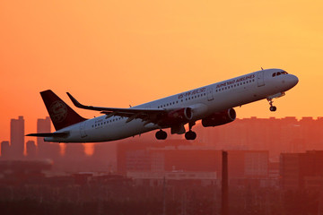 吉祥航空飛機起飛
