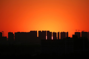 城市高樓夕陽落日
