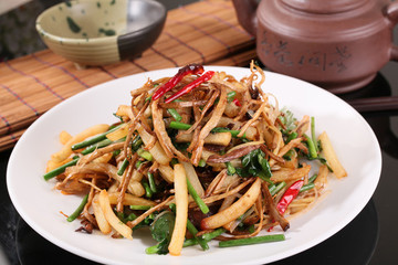 茶樹菇炒薯?xiàng)l