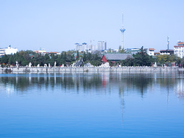 湖邊建筑