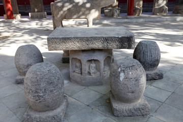 石桌