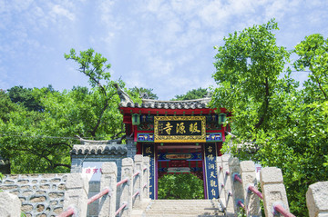 千山皈源寺正門舊址與樹木