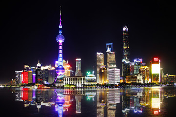 夜色陸家嘴倒影