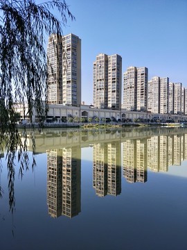 城中湖湖光倒影美如畫