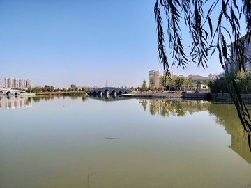 城中湖湖光倒影美如畫