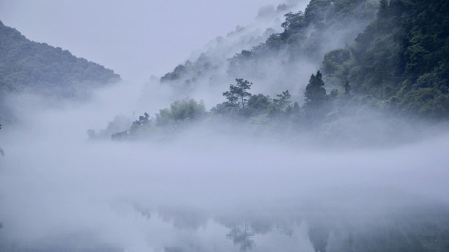 國畫風仙境高原云海飛瀑