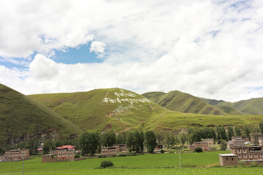 川藏線上的青山綠水