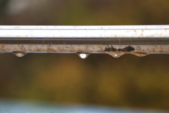 雨滴水滴