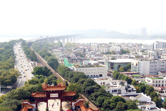 黃鶴樓遠(yuǎn)眺長(zhǎng)江