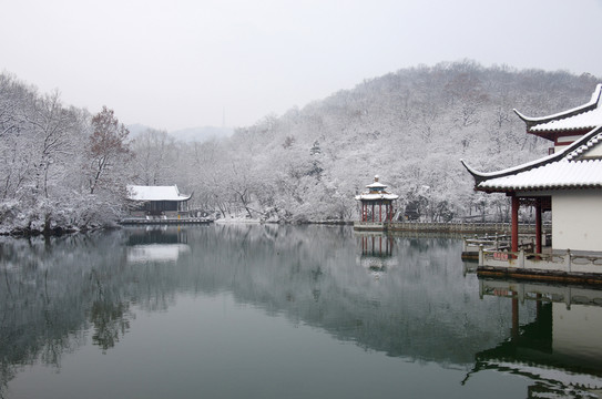 瑯琊山深秀湖雪后景色