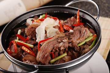 干鍋帶皮羊肉