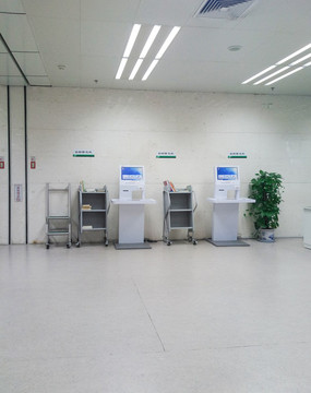 自助借還機
