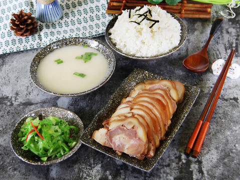 特色肘子飯