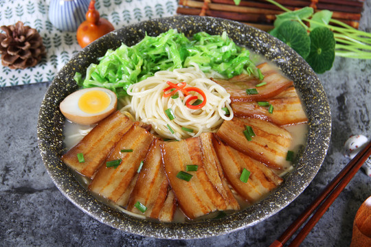 豚骨湯面