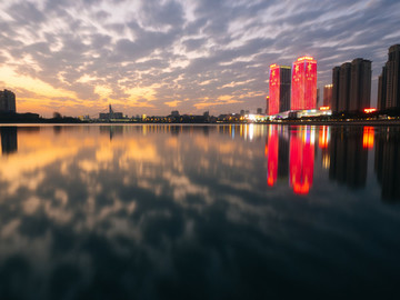 黃昏下的城市