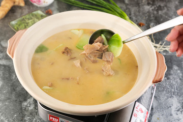 牛瓦溝燉蘿卜