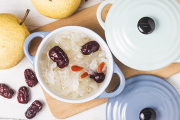 雪梨燉銀耳湯