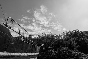 陸上停舟
