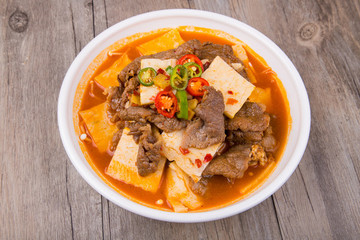 魚糕肥牛
