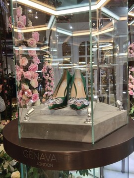 紀(jì)納梵珠寶鞋