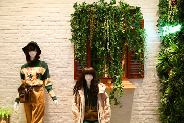 女裝專賣店櫥窗