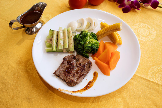 營業(yè)鮮蔬牛扒餐