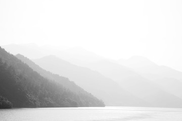 遠(yuǎn)山近水