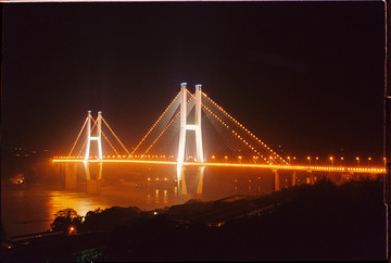 重慶大佛寺長(zhǎng)江大橋