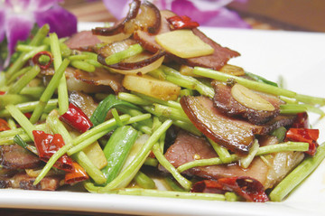 藜蒿炒臘肉