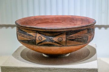 魚(yú)紋彩陶盆