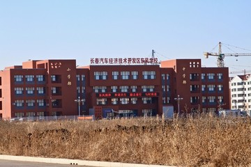 學(xué)校辦公樓