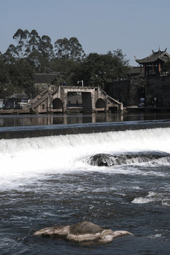 萬(wàn)靈古鎮(zhèn)