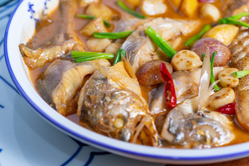 煎燜雜魚