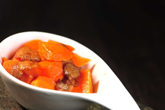 紅蘿卜炒肉