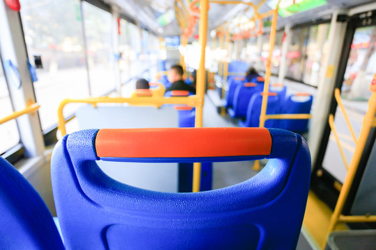 公交車內部
