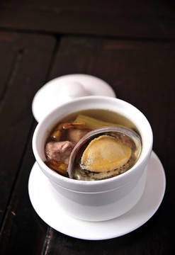石斛涼瓜黃豆燉大連鮑