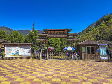 東溪大峽谷山門(mén)遠(yuǎn)景