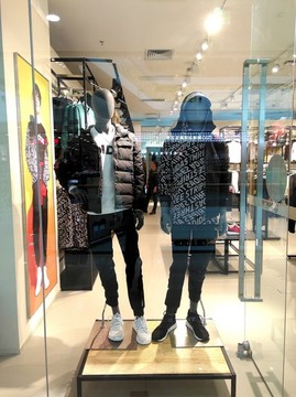 服裝店櫥窗