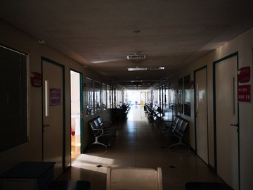 醫(yī)院的走廊