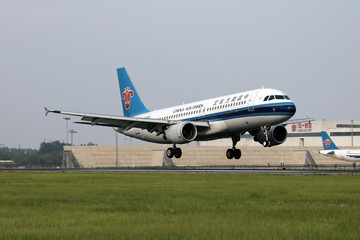 降落中的南方航空飛機(jī)