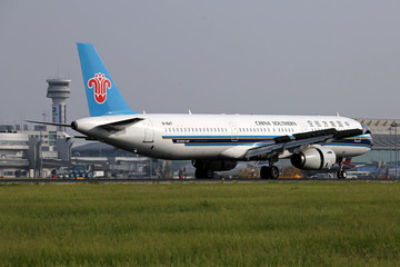 中國南方航空飛機落地