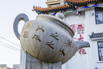 沈陽北方茶城茶道人禮茶壺雕塑