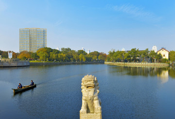 月湖碧波