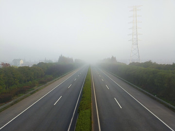 高速路大霧