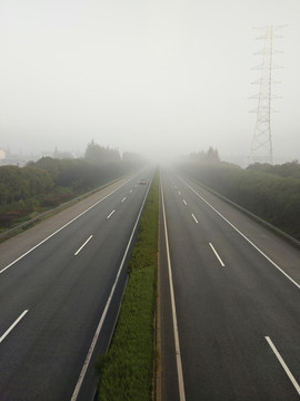 霧天高速路行車