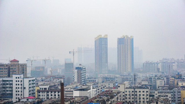 城市建筑霧霾天氣