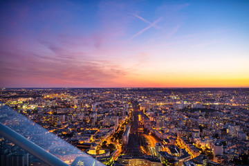 眺望巴黎城市的黄昏