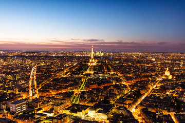 眺望巴黎城市的黄昏