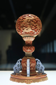 仿雕漆描金雙龍戲珠紋冠架